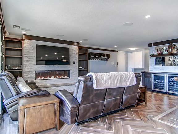 4th image of 2541 E Lakeshore Dr #A