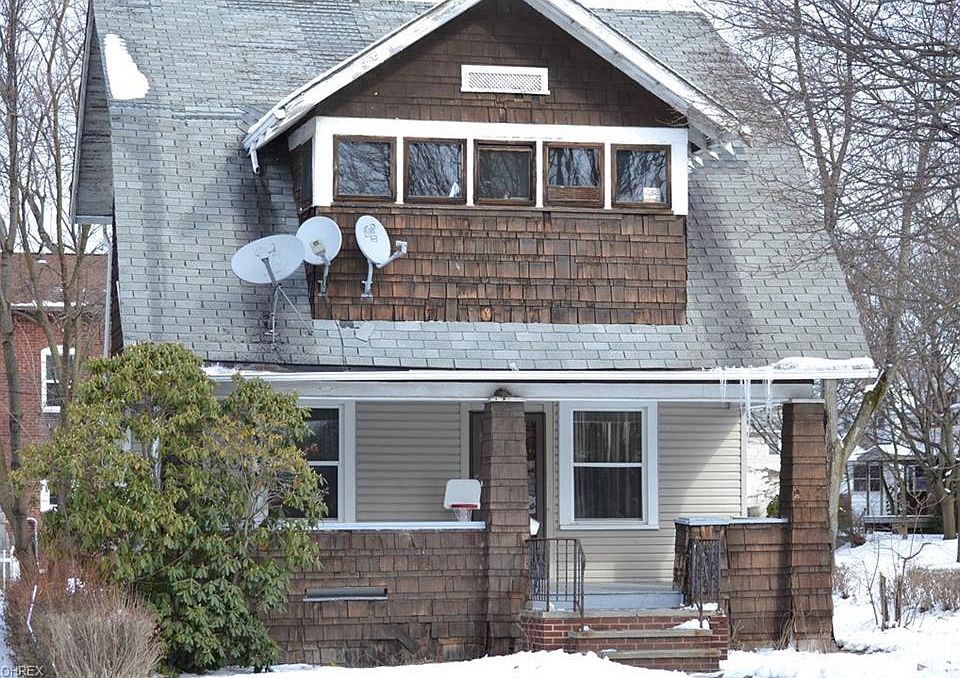 1st image of 205 E Archwood Ave