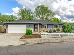 2872 Stonebrook Dr, Medford, OR 97504