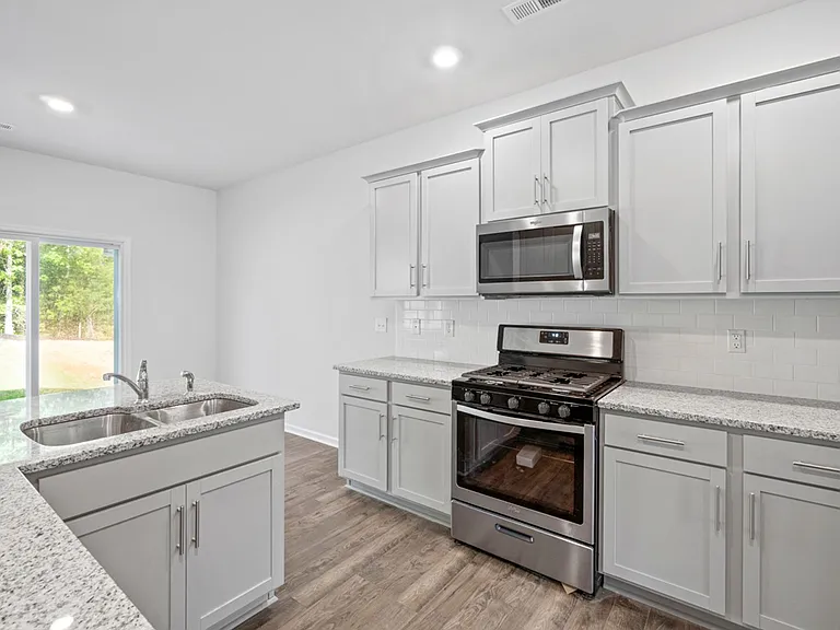 16117 Trenton Green Ln — Photo 4