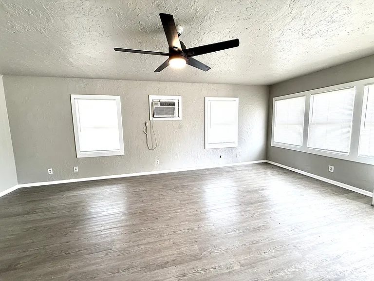 2378 E Texas St — Photo 7