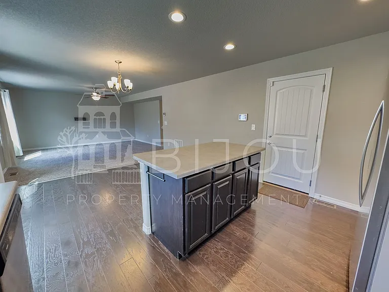 10881 Aliso Dr — Photo 9