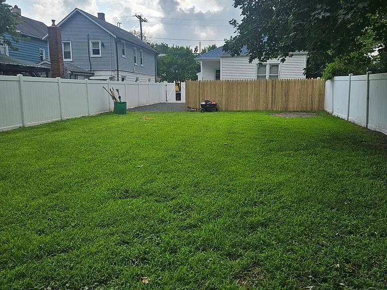 116 De Witt Ave — Photo 1