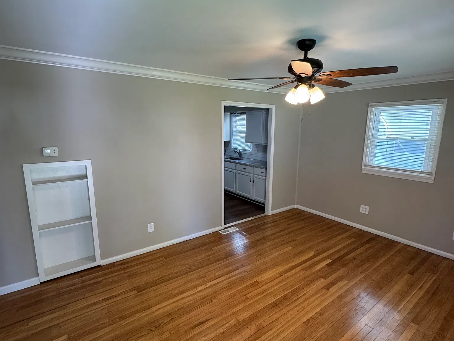 3 bed, 916 sqft, $1,375 — Photo 2