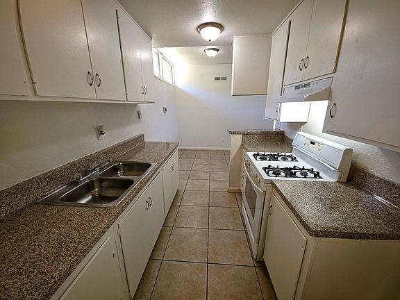 2nd image of 2491 Windsor Dr #2491