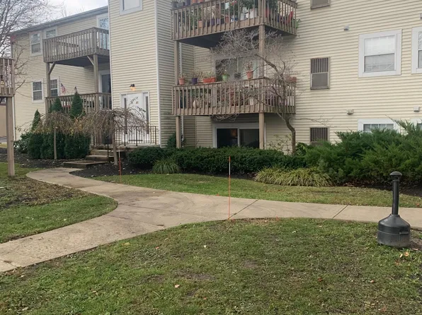 2360 Canterbury Rd APT 5, Westlake, OH 44145