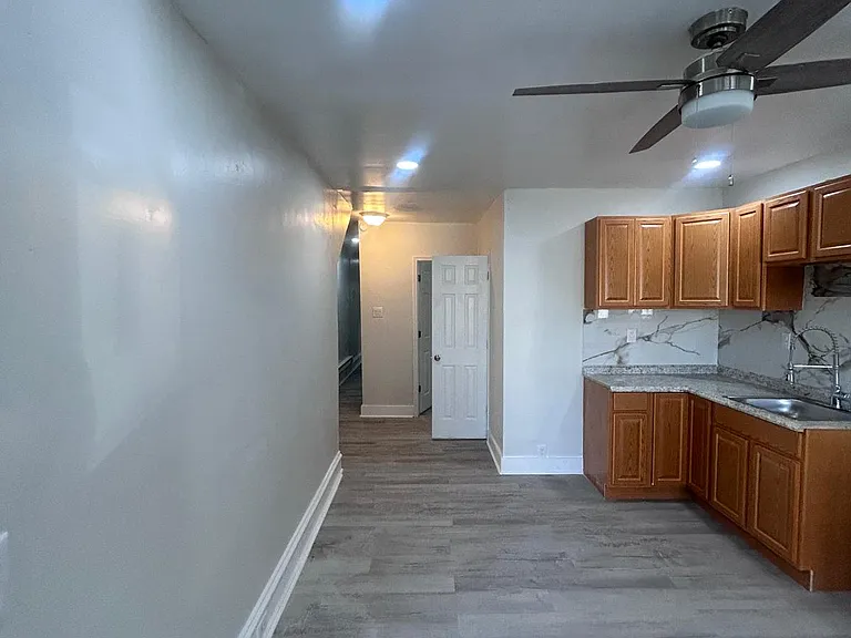 323 N 9th St #1 — Photo 7