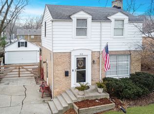 613 Buckingham Pl, Libertyville, IL