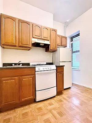 4th image of 612 W 137th St APT 4