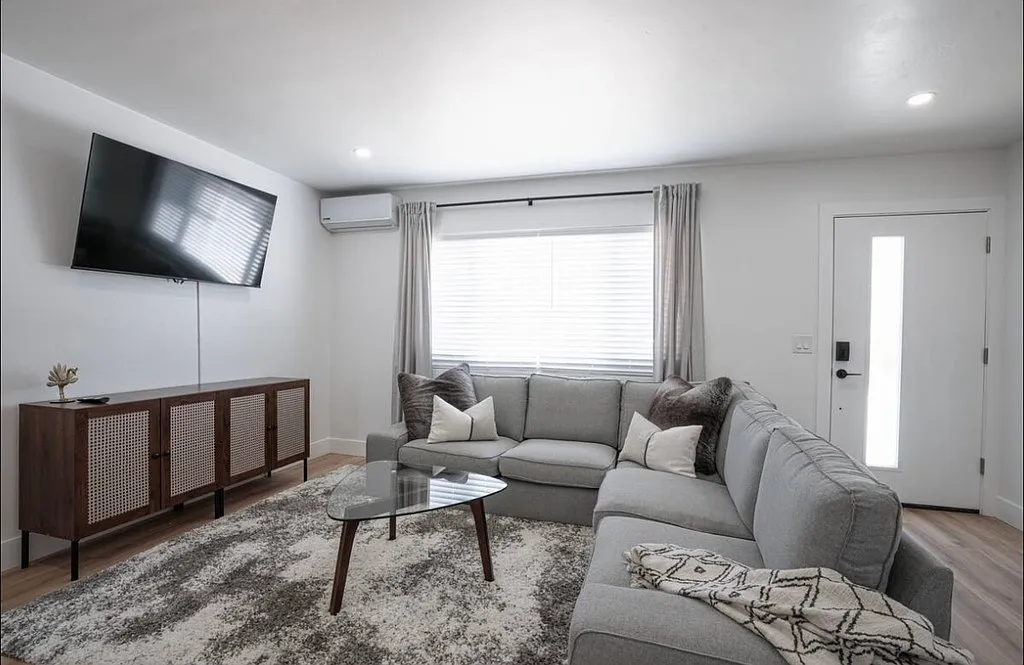 2 bed, 800 sqft, $4,000 — Photo 2