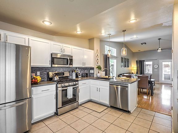 3rd image of 2317 Mountain Sunset Ave