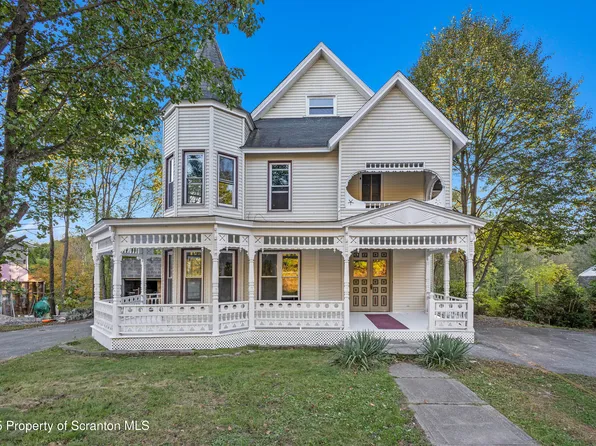 49 College Ave, Factoryville, PA 18419