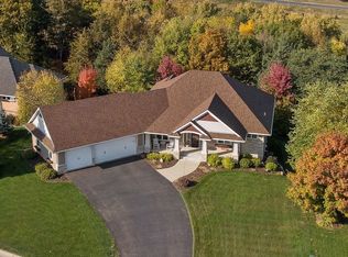 920 Ridgecrest Dr, Carver, MN 55315