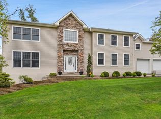 3 Oak Ter, New City, NY 10956