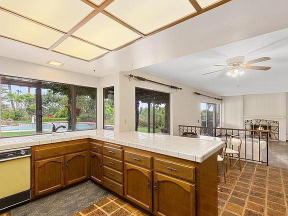 3rd image of 361 S Yorkshire Cir