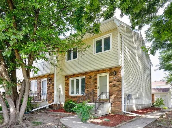204 Holiday Cir #26, West Des Moines, IA 50265