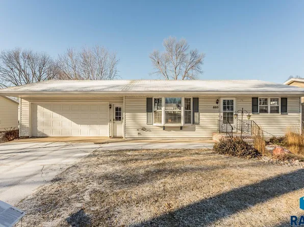 805 N Oakley St, Luverne, MN 56156