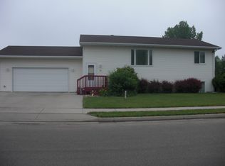 830 13th Ave SW, Aberdeen, SD 57401