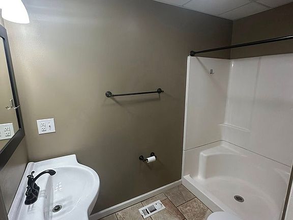 4th image of 2077-2079 Broadway St