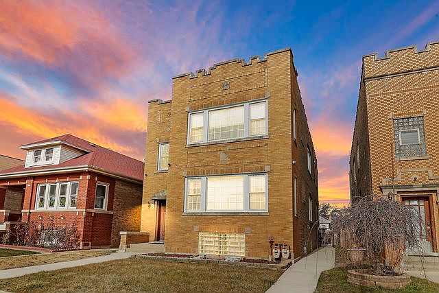 1st image of 5418 W Melrose St Unit 1