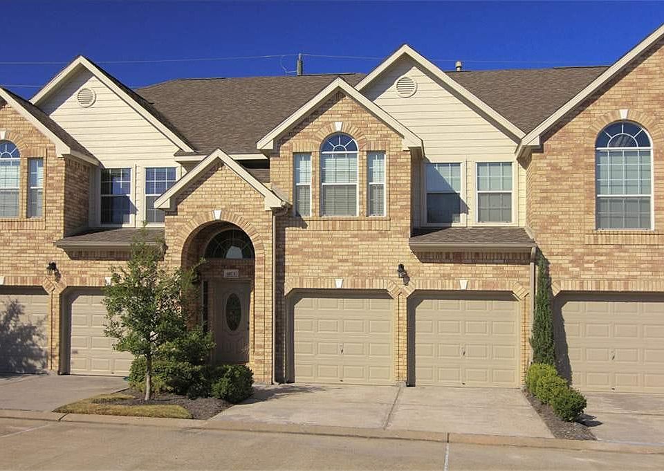 Great unit with attached garage, first floor living, island kitchen and 3 large bedrooms in a gated community with a pool and clubhouse.