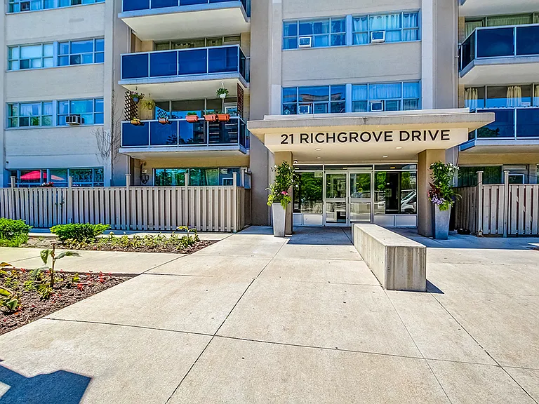 7 Richgrove Dr — Photo 10