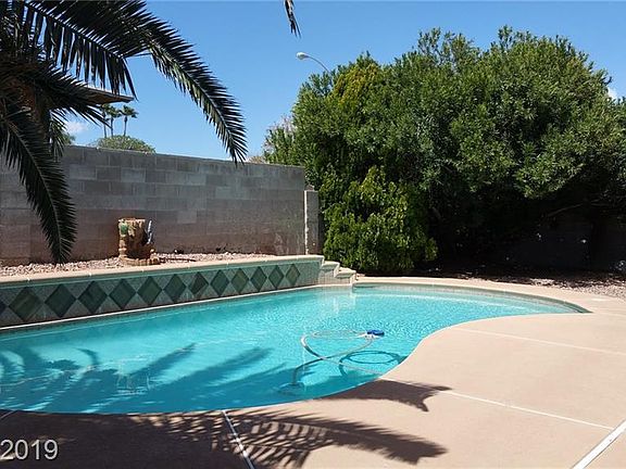 2nd image of 4275 Annie Oakley Dr