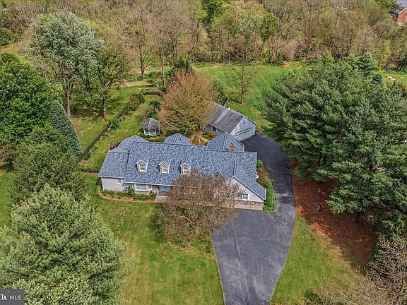 5th image of 236 Babbling Brook Ln