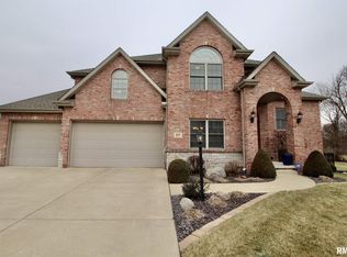 1617 Grandlake Ct, Pekin, IL 61554