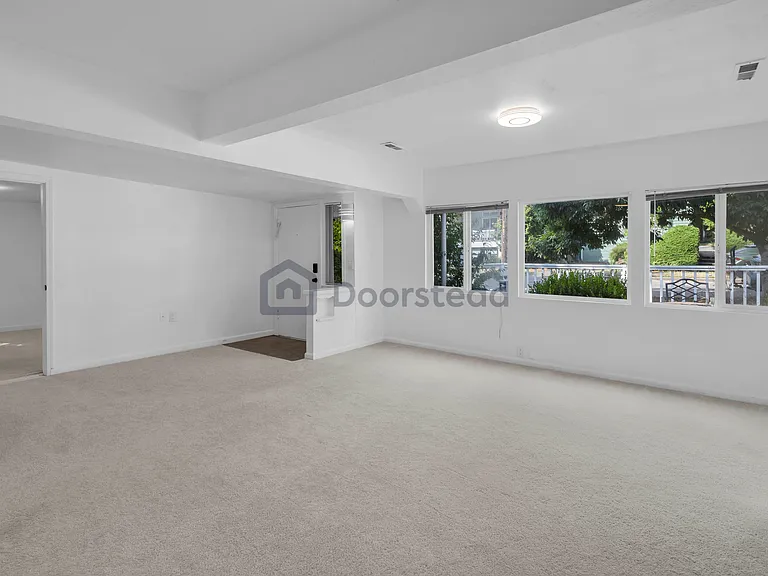 5536 38th Ave NE — Photo 8