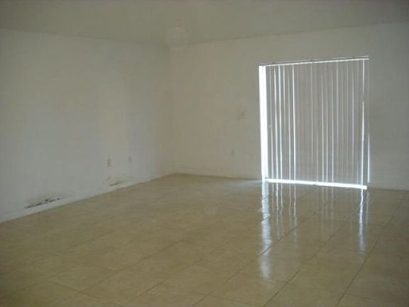 2nd image of 946 Salerno Ct