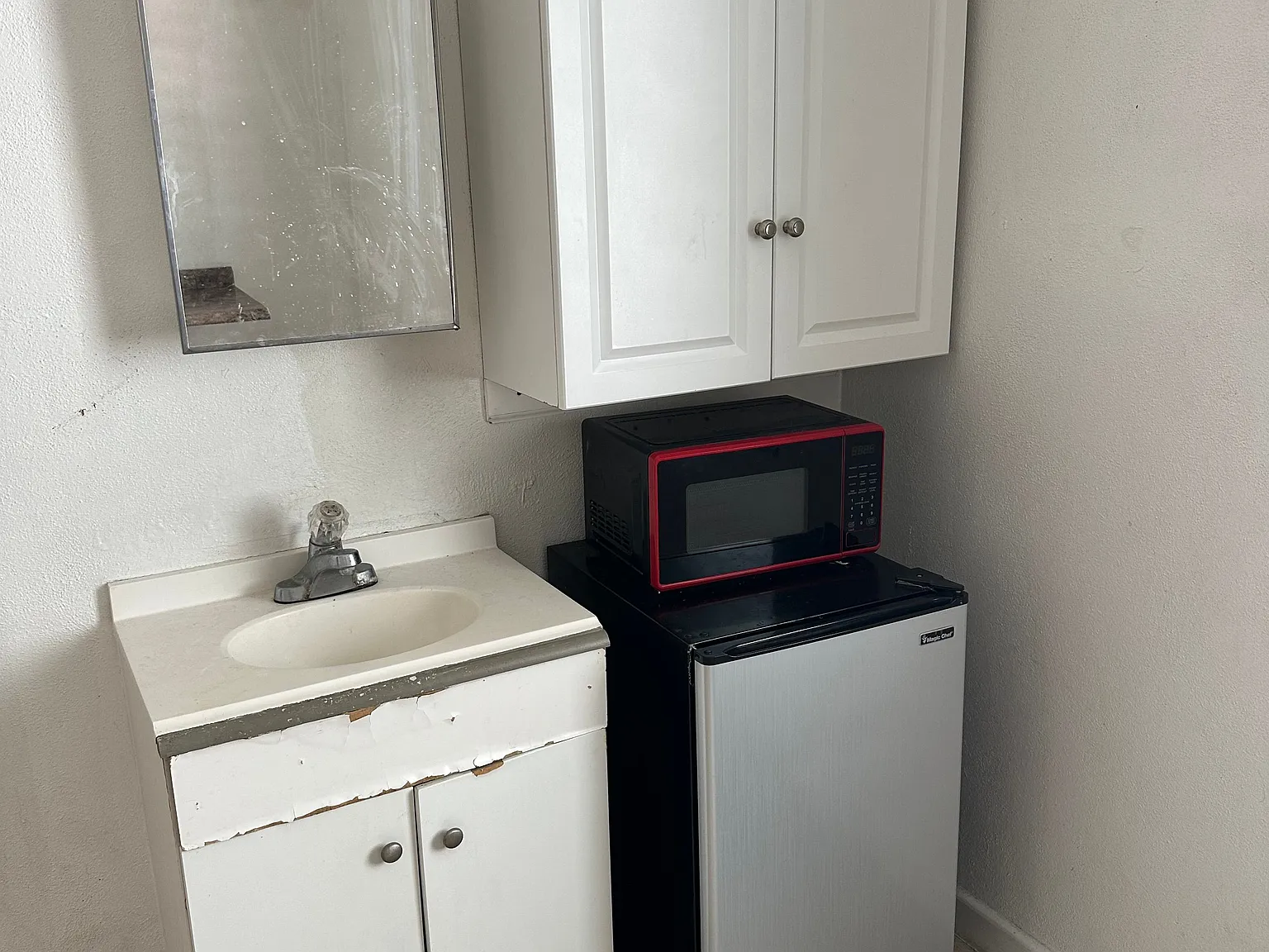 Studio, 200 sqft, $950 — Photo 3