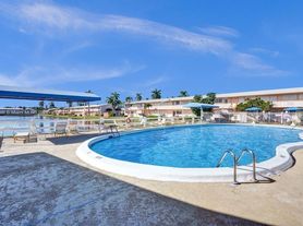 815 SW 10th Ter, Hallandale Beach, FL