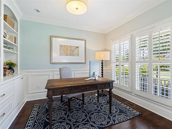 5th image of 518 Parkwoods Ave