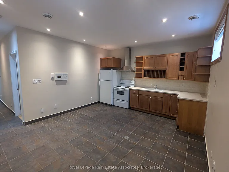 48 Mississauga Rd N #4 — Photo 7