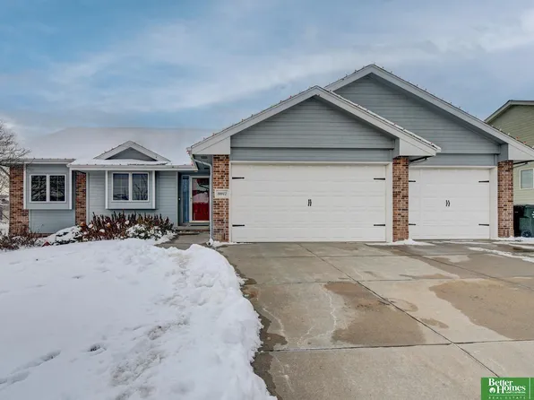 10012 S 202nd St, Gretna, NE 68028