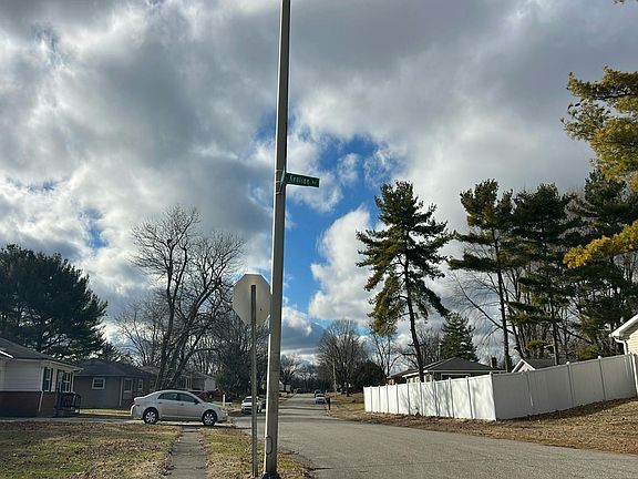 5th image of 3512 Royal Oak Dr