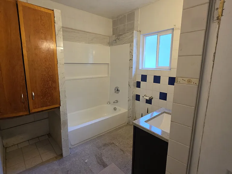 312 W 3rd St — Photo 22