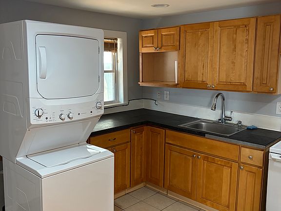 3rd image of 160 Greenwood St #1