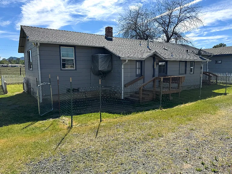 2313 Stites Ave — Photo 2
