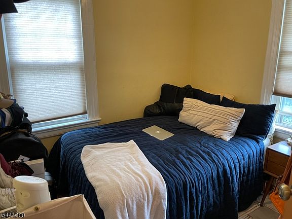 5th image of 26 Parkway W