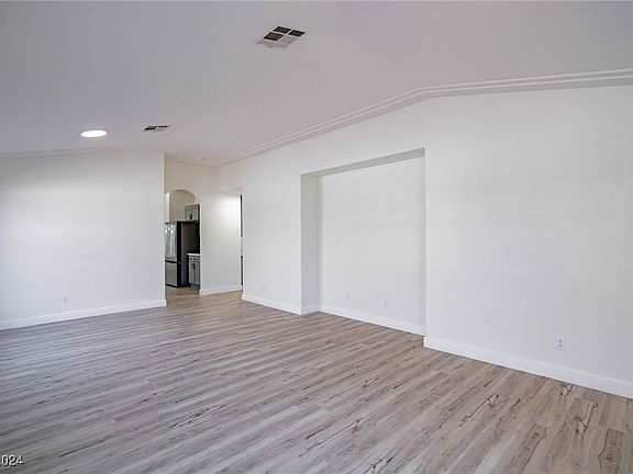 5th image of 5554 Merriweather Dr
