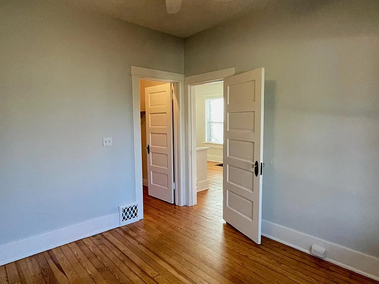 722 E Florida Ave — Photo 16