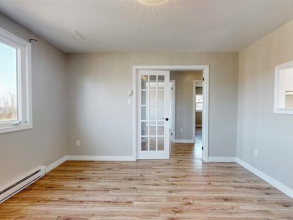 3rd image of 1407 Torbay Road