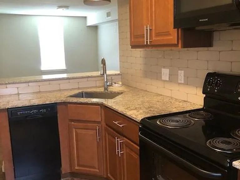 3328 Carlotta St — Photo 18