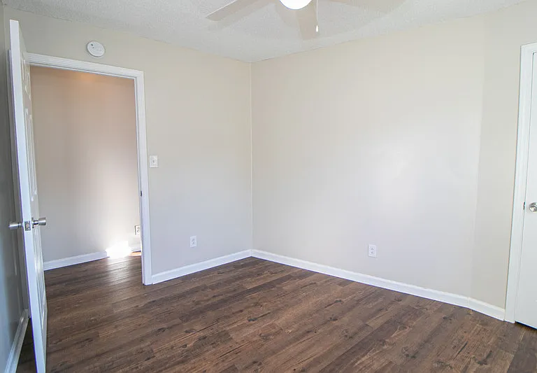 529 Indian Ave — Photo 12