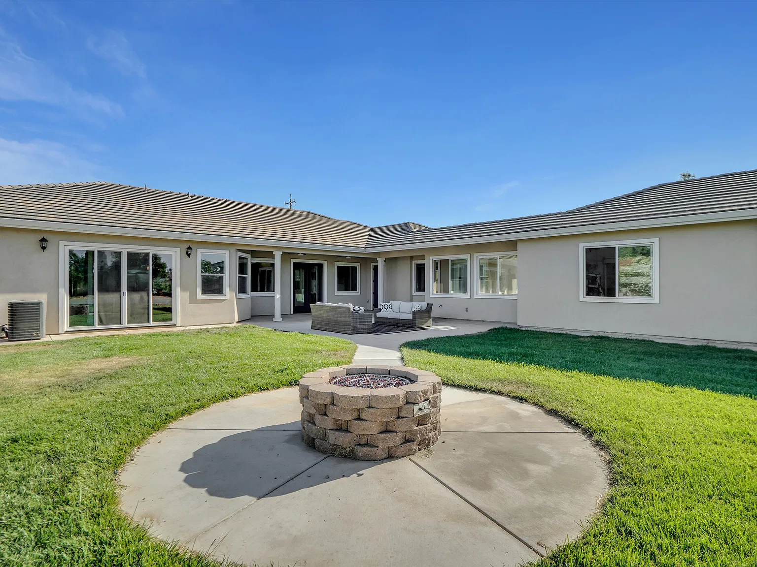 4 bed, 2924 sqft, $1,450 — Photo 4