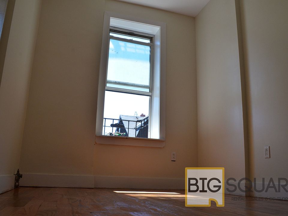 2nd image of 621 Dahill Rd
