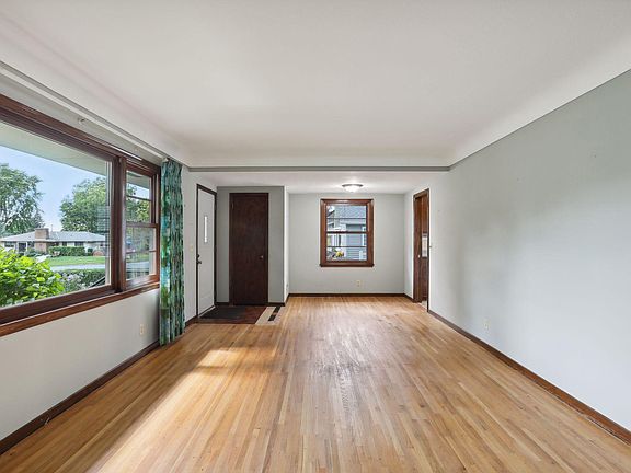 4th image of 3305 31st Ave NE