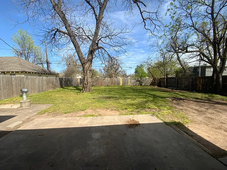 4206 N Donald Ave — Photo 17